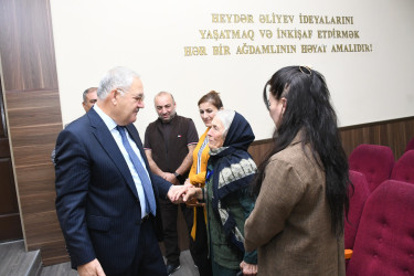 27 oktyabrda Ağdam Rayon İcra Hakimiyyətinin başçısı Vaqif Həsənov şəhid anası ilə görüşüb