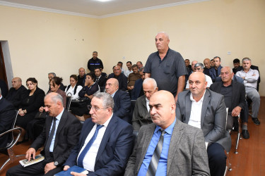 02.10.2026-cı il tarixində Ağdam Rayon İcra Hakimiyyətinin başçısı Vaqif Həsənovun rayonun Əhmədağalı kəndində səyyar qəbul-görüşü keçirilib