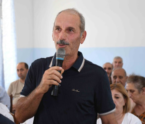 04.08.2026-cı il tarixdə Ağdam Rayon İcra Hakimiyyətinin başçısı Vaqif Həsənovun rayonun Ayaq Qərvənd qəsəbəsində səyyar qəbul-görüşü keçirilib