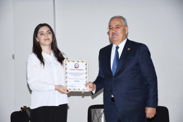 Ağdamda Rayon İcra Hakimiyyətinin başçısı Vaqif Həsənovun yüksək bal toplayaraq ali məktəblərə qəbul olmuş abituriyentlərlə görüşü keçirilib