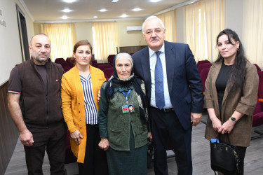 27 oktyabrda Ağdam Rayon İcra Hakimiyyətinin başçısı Vaqif Həsənov şəhid anası ilə görüşüb