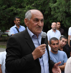11.06.2026-cı il tarixdə Ağdam Rayon İcra Hakimiyyətinin başçısı Vaqif Həsənovun rayonun Sarıcalı kəndində səyyar qəbul-görüşü keçirilib