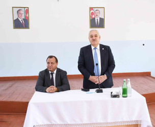 04.08.2026-cı il tarixdə Ağdam Rayon İcra Hakimiyyətinin başçısı Vaqif Həsənovun rayonun Ayaq Qərvənd qəsəbəsində səyyar qəbul-görüşü keçirilib