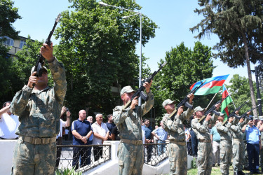 Birinci Qarabağ müharibəsi zamanı itkin düşmüş Novruzov Əsəddin Curu oğlunun Mingəçevirdə dəfn mərasimi baş tutub