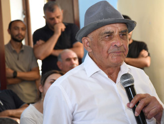 18 sentyabrda Ağdam Rayon İcra Hakimiyyətinin başçısı Vaqif Həsənovun Bərdə rayonunun 866 saylı köçkün qəsəbəsində səyyar qəbul-görüşü keçirilib