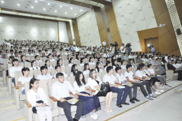 Qarabağ Universitetinin rektoru Şahin Bayramov Ağdamda məzunlarla görüş keçirib