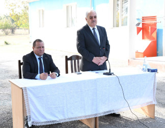 Ağdam Rayon İcra Hakimiyyətinin başçısı Vaqif Həsənovun rayonun Gül Baharlı kəndində səyyar qəbul-görüşü keçirilib