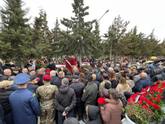04 aprel 2026-cı il tarixdə kəşfiyyatçı polkovnik-leytenant Raquf Orucovun xatirəsi məzarı başında anılıb