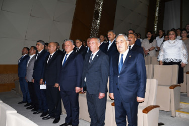 Ağdamda Rayon İcra Hakimiyyətinin başçısı Vaqif Həsənovun yüksək bal toplayaraq ali məktəblərə qəbul olmuş abituriyentlərlə görüşü keçirilib