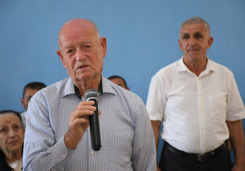 18 sentyabrda Ağdam Rayon İcra Hakimiyyətinin başçısı Vaqif Həsənovun Bərdə rayonunun 866 saylı köçkün qəsəbəsində səyyar qəbul-görüşü keçirilib
