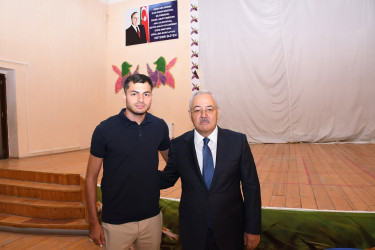 Ağdam Rayon İcra Hakimiyyətinin başçısı Vaqif Həsənov milli dərəcəli futbol hakimi İmami Rəhman Məzahir oğlunu qəbul edib