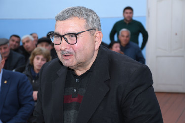 Ağdam Rayon İcra Hakimiyyətinin başçısı Vaqif Həsənovun rayonun Birinci Dördyol qəsəbəsində səyyar qəbul-görüşü keçirilib