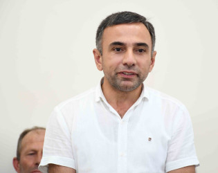 Ağdam Rayon İcra Hakimiyyətinin başçısı Vaqif Həsənovun rayonun Birinci Yüzbaşılı kəndində səyyar qəbul-görüşü keçirilib