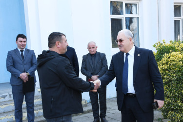 Ağdam Rayon İcra Hakimiyyətinin başçısı Vaqif Həsənovun rayonun Birinci Dördyol qəsəbəsində səyyar qəbul-görüşü keçirilib