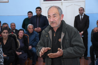 Ağdam Rayon İcra Hakimiyyətinin başçısı Vaqif Həsənovun rayonun Birinci Dördyol qəsəbəsində səyyar qəbul-görüşü keçirilib