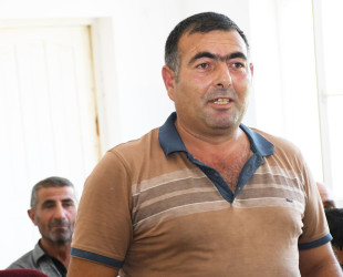 Ağdam Rayon İcra Hakimiyyətinin başçısı Vaqif Həsənovun rayonun Qasımbəyli qəsəbəsində səyyar qəbul-görüşü keçirilib
