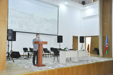 Qarabağ Universitetinin rektoru Şahin Bayramov Ağdamda məzunlarla görüş keçirib