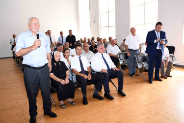 Ağdam Rayon İcra Hakimiyyətinin başçısı Vaqif Həsənovun rayonun Birinci Baharlı qəsəbəsində səyyar qəbul-görüşü keçirilib