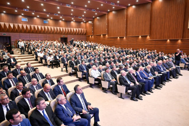 Ağdam Rayon İcra Hakimiyyətinin başçısı Vaqif Həsənov Sabirabadda pambıqçılığın inkişafına həsr olunmuş regional müşavirədə iştirak edib