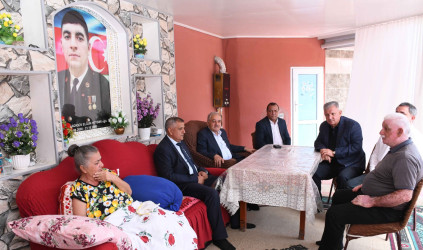 27 Sentyabr – Anım Günü ilə əlaqədar Ağdam Rayon İcra Hakimiyyətinin başçısı Vaqif Həsənov Vətən müharibəsi şəhidi Sadıqov Elgün Heydər oğlunun ailəsini ziyarət edib