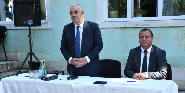 Ağdam Rayon İcra Hakimiyyətinin başçısı Vaqif Həsənovun rayonun Evoğlu kəndində səyyar qəbul-görüşü keçirilib
