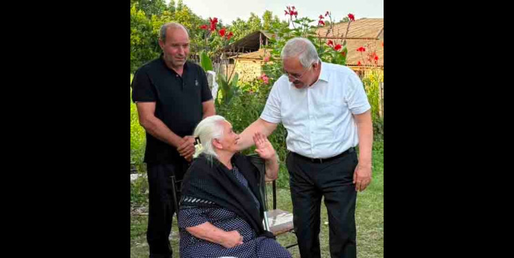 17.07.2026-ci il tarixdə Ağdam Rayon İcra Hakimiyyətinin başçısı Vaqif Həsənov şəhid ailəsinin evində görülmüş işlərlə yerində tanış olub