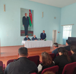 Milli Məclisin deputatı Bəxtiyar Əliyev Quzanlı köçkün qəsəbəsində  seçiciləri ilə görüşüb