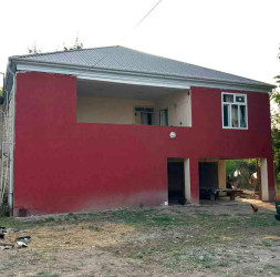 17.07.2026-ci il tarixdə Ağdam Rayon İcra Hakimiyyətinin başçısı Vaqif Həsənov şəhid ailəsinin evində görülmüş işlərlə yerində tanış olub