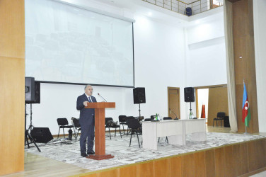 Qarabağ Universitetinin rektoru Şahin Bayramov Ağdamda məzunlarla görüş keçirib