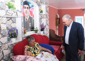 27 Sentyabr – Anım Günü ilə əlaqədar Ağdam Rayon İcra Hakimiyyətinin başçısı Vaqif Həsənov Vətən müharibəsi şəhidi Sadıqov Elgün Heydər oğlunun ailəsini ziyarət edib