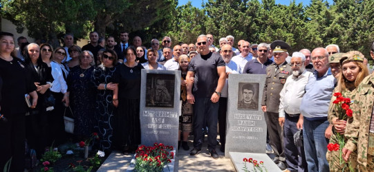 Azərbaycanın Milli Qəhrəmanı Asif Məhərrəmovun (Fred Asif) anım günü münasibətilə məzarı ziyarət edilib