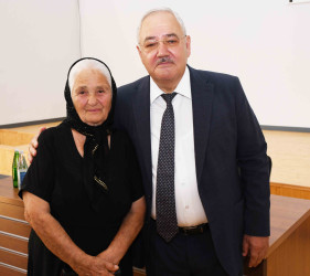 Ağdam Rayon İcra Hakimiyyətinin başçısı Vaqif Həsənovun rayonun Birinci Baharlı qəsəbəsində səyyar qəbul-görüşü keçirilib